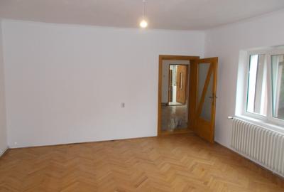 Casă individuală cu 3 camere cu Teren 370 Mp în Plopi - 1