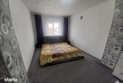 Apartament cu 3 camere decomandat în Sud