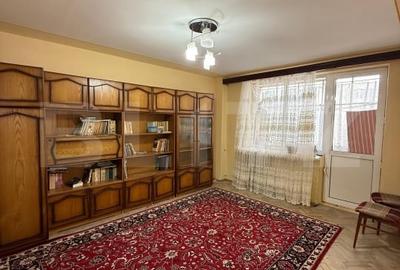 Apartament cu 3 camere decomandat în Debarcader