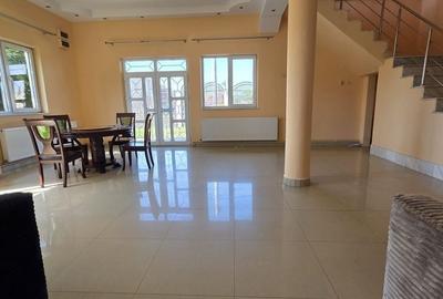 Casă cu 6 camere cu Teren 500 Mp în 1 Mai - 1
