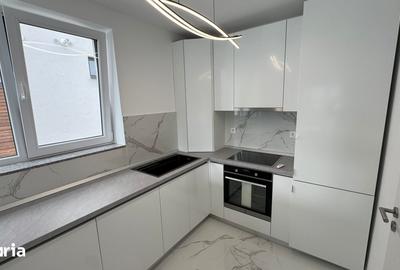 Apartament cu 3 camere decomandat în Cristian