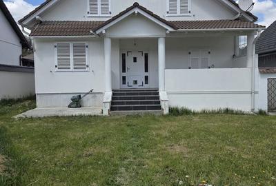 Casă cu 4 camere în Central - 2
