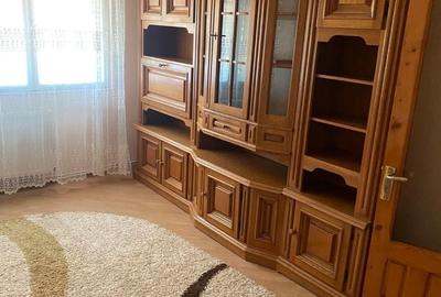 Apartament cu 3 camere semidecomandat în Exterior Vest