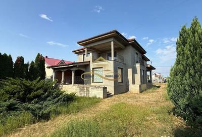 Casă cu 5 camere cu Teren 1715 Mp în Calea Romanului