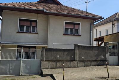 Casă cu 6 camere cu Teren 316 Mp în Călugareni