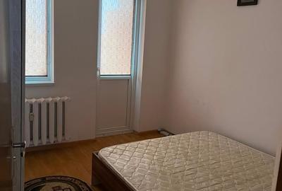 Apartament cu 3 camere semidecomandat în 1 Mai