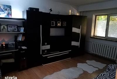 Apartament cu 3 camere decomandat în Rahova - 1