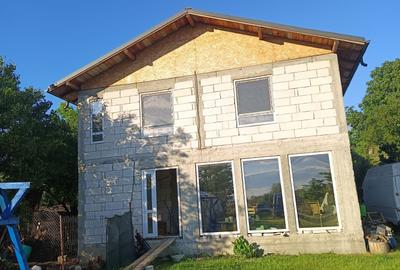 Casă cu 4 camere în Mărăcineni - 2