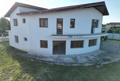 Casă cu Teren 596 Mp în Vladimirescu - 1