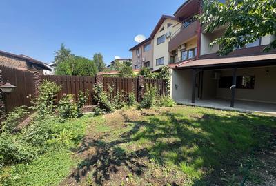 Casă cu 6 camere cu Canalizare în Central