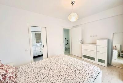 Apartament cu 3 camere decomandat în Runcu