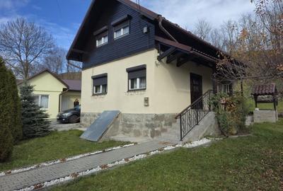 Casă cu 4 camere în Subcetate - 1