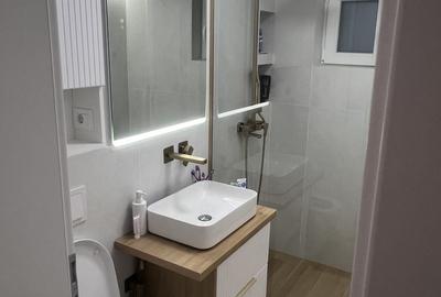 Apartament cu 4 camere decomandat în Central