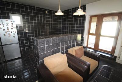 Casă cu 6 camere decomandat cu Teren 335 Mp în Central - 10