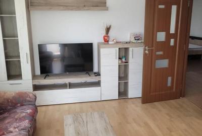 Apartament cu 3 camere decomandat în Aviației