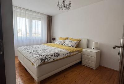 Apartament cu 3 camere semidecomandat în Central - 1