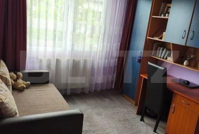 Apartament cu 3 camere semidecomandat în Central