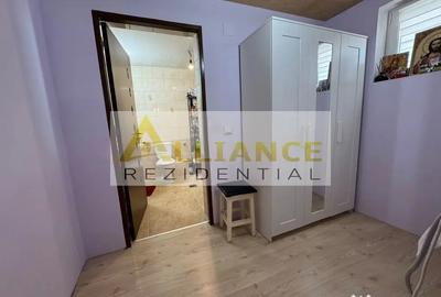 Casă cu 7 camere cu Teren 1086 Mp în Pădurișu