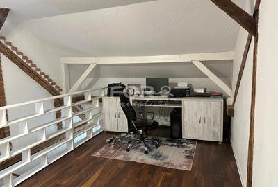 Casă cu 10 camere cu Teren 482 Mp în Central