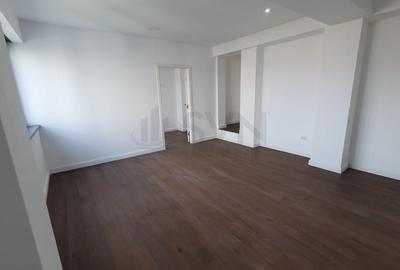 Apartament cu 3 camere decomandat în Polonă - 1