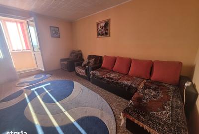 Apartament cu 2 camere decomandat în Tractorul