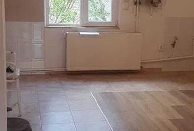 Apartament cu 4 camere decomandat în Craiter