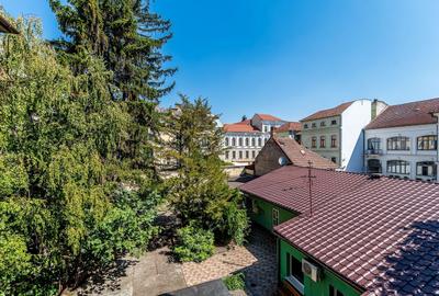 Apartament cu 3 camere semidecomandat, mobilat în Ultracentral