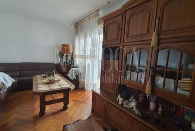 Apartament cu 3 camere decomandat, mobilat în Dacia