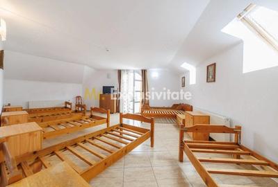 Casă cu 9 camere cu Teren 224 Mp în Găvana
