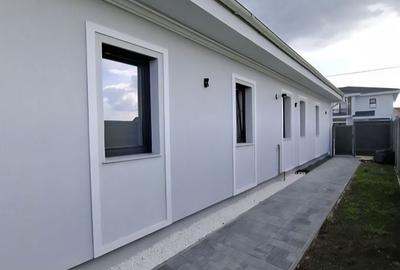 Casă individuală cu 4 camere cu Canalizare în Dumbrăvița