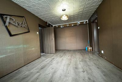 Apartament cu 3 camere semidecomandat în Tătărași