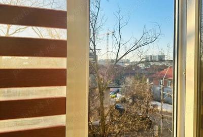 Apartament cu 3 camere decomandat, mobilat în 13 Septembrie - 2