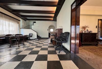 Casă individuală cu 7 camere cu Canalizare în Capitale - 10