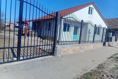 Casă cu Teren 400 Mp în Central - 9