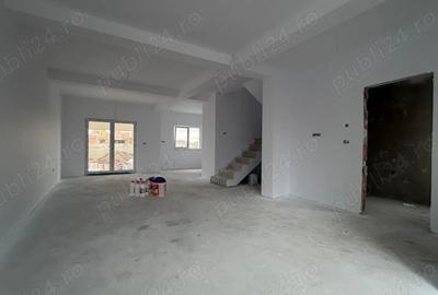 Casă cu 4 camere cu Teren 350 Mp în Moșnița Nouă