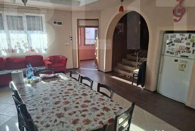 Casă cu 7 camere cu Teren 550 Mp în Central - 9