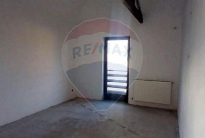 Casă cu 4 camere în Central - 3