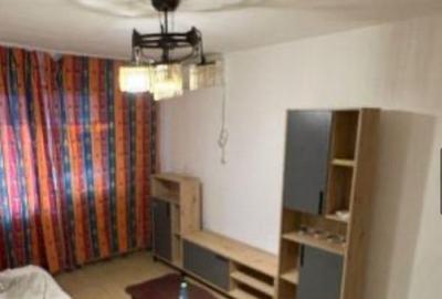 Apartament cu 3 camere semidecomandat în Inel II