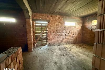 Casă cu 6 camere cu Teren 1900 Mp în Sud - 4