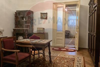 Casă cu 4 camere cu Teren 809 Mp în Central - 11