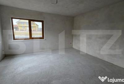 Casă cu 4 camere cu Teren 4000 Mp în Central - 2