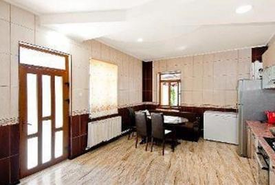 Casa P+1E si teren 370 mp, singur in curte - Piata Centrala - 12