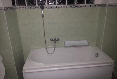 Casă cu 30 camere cu Canalizare în 13 Septembrie - 20