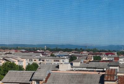 Ofer spre inchiriere apartament cu trei camere confort 1 - 3