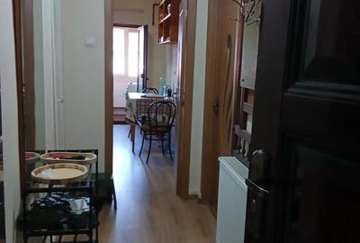 Vand apartament 2 camere luminos amenajat si mobilat langa Universitate 40.800 Euro neg. - 2