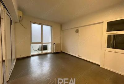 Spațiu comercial, în P-ța Victoriei - 11