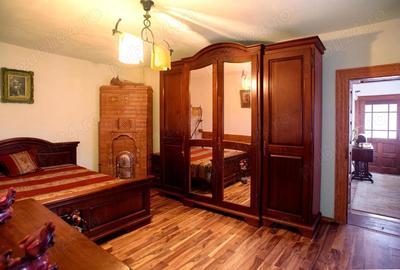Casă cu Teren 1366 Mp în Central