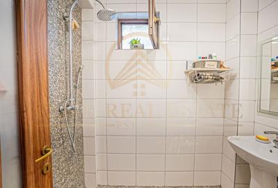 Viluta cocheta cu curte frumoasa in Mamaia Sat! - 12