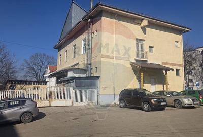 Spațiu comercial, de 704 mp, în Central - 3