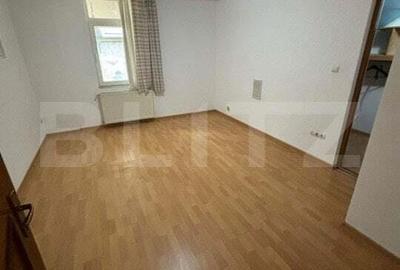 Casă cu 10 camere cu Teren 80 Mp în Central - 15